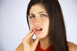 Cum să vă albiți dinții acasă fără a afecta smalțul sunt cele mai bune căi