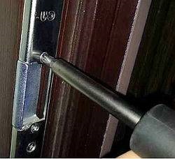 Cum să reglați balamalele de pe ușa metalului de intrare, instrucțiunile pentru reglarea ușilor