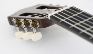 Як відремонтувати гітару