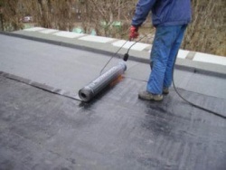Cum să acoperiți acoperișul cu hârtie de acoperiș tehnologie corectă de stabilire și costul de material de acoperis
