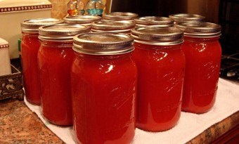 Як приготувати томатний сік на зиму в домашніх умовах через м'ясорубку