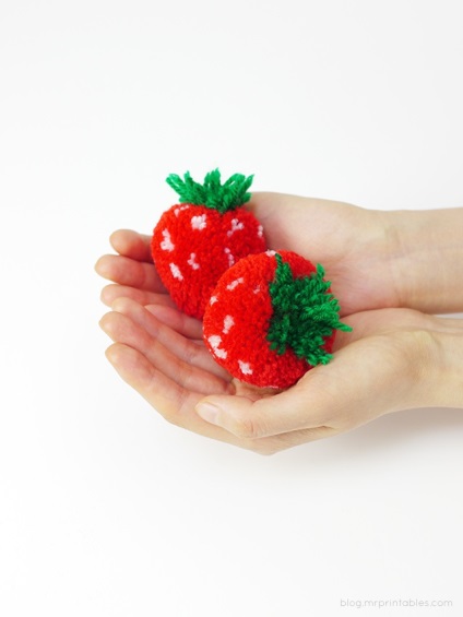 Hogyan készítsünk egy pozitív pompon gyümölcs a kezüket, umkra