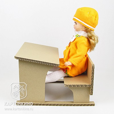 Як зробити шкільні меблі для ляльок з картону