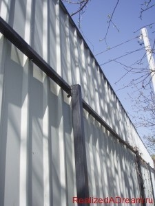 Cum de a face un gard de carton ondulat, cum să construiască o casă