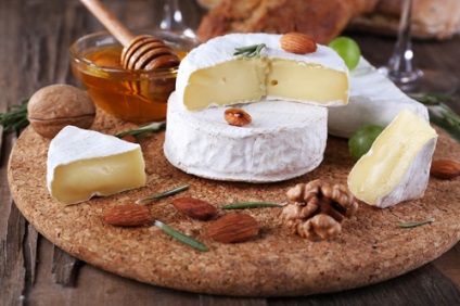 Camembert și Brie diferență, compoziție, cu ce să combine