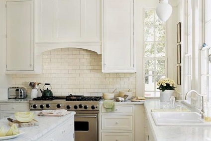 Placi ceramice pentru bucătărie pe șorț, opțiuni de design și stil