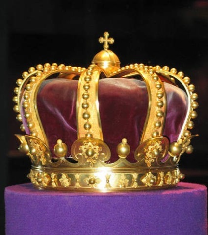 короната монарси