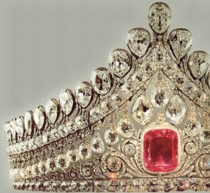 корони монархів