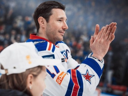 Kovalcsuk akar pontosan az NHL-ben -, és haladéktalanul megteszi a Stanley-kupa minden részletében a sorozat (foci Bajnokok Ligája) Kovalcsuk akar pontosan az NHL-ben -, és haladéktalanul megteszi a Stanley-kupa minden részletében a sorozat