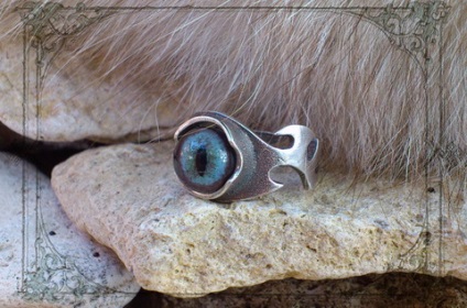 Un inel frumos, cu un ochi albastru al unui farmec norocos de cadouri din Siamez