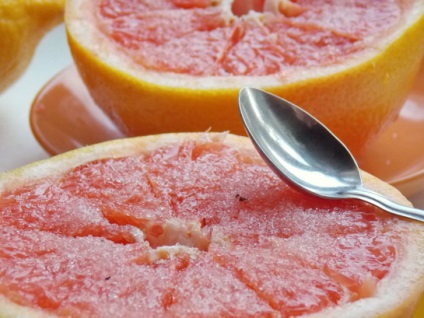 Red grapefruit este o reteta pentru un desert rapid