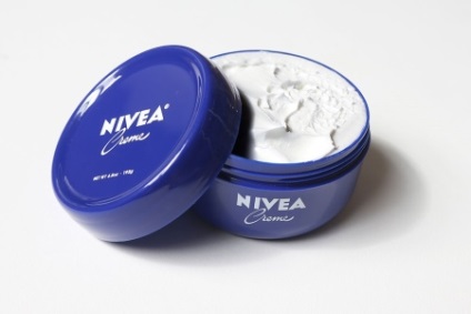 Крем nivea у синій банку універсальний склад для особи і відгуки косметологів