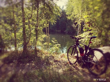 Montați aparatul foto pe ghidonul bicicletei