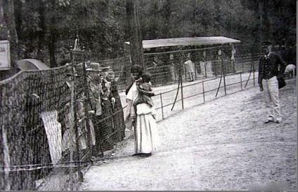 Az emberek messziről érkeznek, hogy ez a gyermek - az ok valóban sokkoló! (Lásd) Az emberek messziről érkeznek, hogy ez a gyermek - az ok valóban sokkoló!