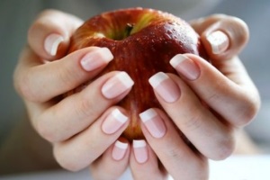 Манікюр та педикюр топ 5 рецептів для здорових нігтів