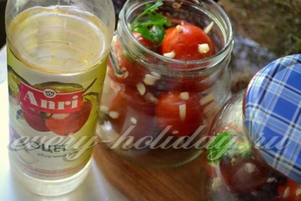 Marinate tomate - arici - cu usturoi pentru rețeta de iarnă cu o fotografie