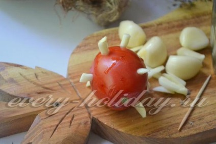 Marinate tomate - arici - cu usturoi pentru rețeta de iarnă cu o fotografie