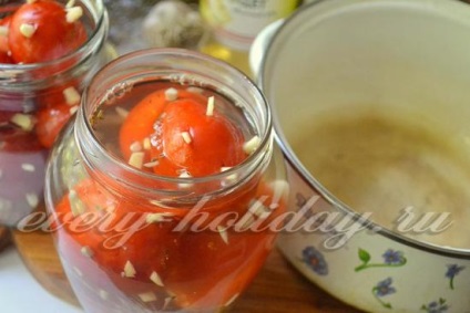 Marinate tomate - arici - cu usturoi pentru rețeta de iarnă cu o fotografie