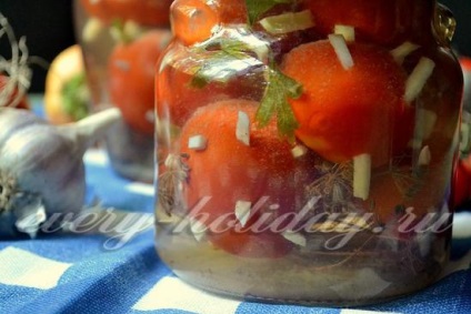 Marinate tomate - arici - cu usturoi pentru rețeta de iarnă cu o fotografie