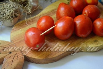 Marinate tomate - arici - cu usturoi pentru rețeta de iarnă cu o fotografie