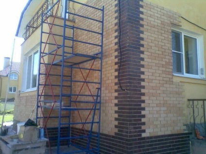 Instalarea termopanelor de fațadă pentru finisarea fațadei casei cu mâinile proprii, opțiuni de lăcuire,