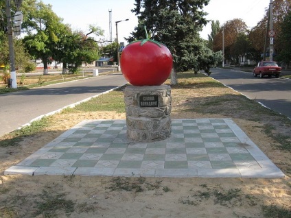 Monumentul gloriei unei tomate!