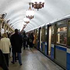 Moscow News, a gyűrű metróvonal nem csökkenése miatt az ember a síneken