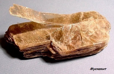 Muscovitul este un mineral de origine mica si de piatra, aplicatie si ce este