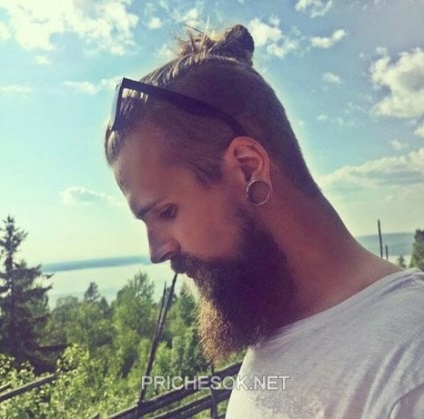 Stilul de păr al bărbatului într-un stil viking