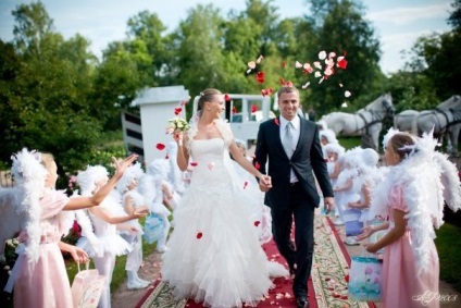 Câteva aspecte ale ceremoniei de nuntă