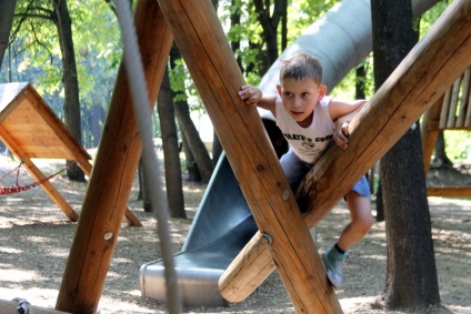 Loc de joacă Neskuchnaya într-o grădină plictisită