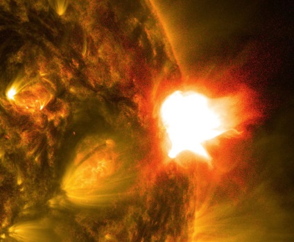 Нове дослідження пояснило поведінку загадково потужних сонячних частинок - новини космосу і