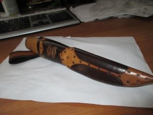 Köpeny finn típusú kés