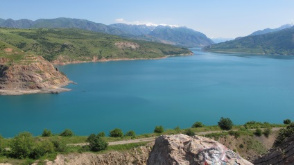 Відпочинок на Чарвак прохолодна вода і море задоволень