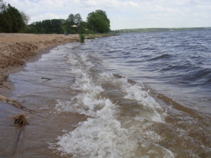 Lacul este mai îngust