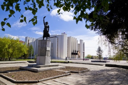 Пам'ятник Наташі аргентовской, Трійця площа, культурну спадщину міста кургану