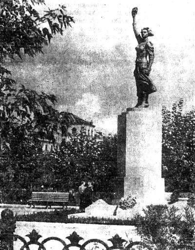 Пам'ятник Наташі аргентовской, Трійця площа, культурну спадщину міста кургану