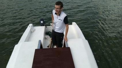Перший спуск саморобної яхти на воду!