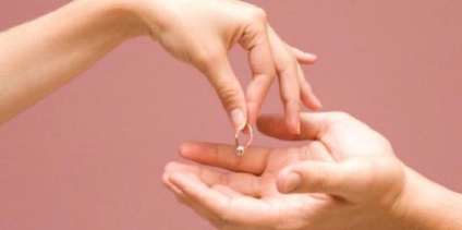 De ce să nu dai un inel unei fete sau unui tip, surse de superstiție și protecție împotriva energiei negative