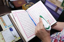 Потомствений мусульманин розповів про електронну ручці, яка читає і перекладає Коран