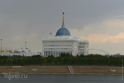 По той бік від вежі чупа-чупс