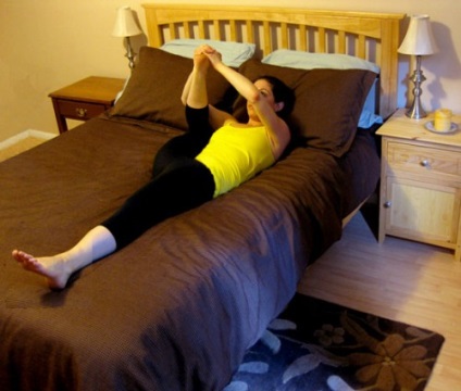 Розтяжка в ліжку 6 корисних вправ