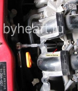 Розбирання двигуна для перевірки зазорів клапанів в двигуні хонда фіт