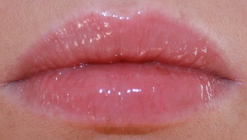 Smoothing luciu de buze cu antioxidanți vitamina c buze buze calm buze de la Clinique -