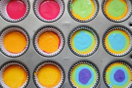 Рецепт кекси у формочках веселка (rainbow) в домашніх умовах