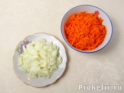 Салат «обжорка» з печінкою і солоними огірками шарами - рецепт з фото крок за кроком