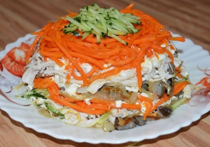 Csirke saláta „öröm” - egy egyszerű és gyors, de a vendégek jó benyomást!