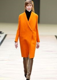 З чим носити помаранчеве пальто