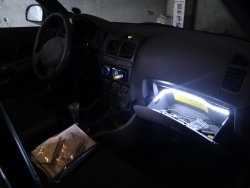 DIY iluminat cu LED-uri de la compartimentul pentru masina accent hidndai - revista practice