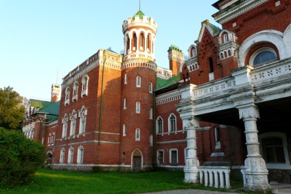 Castelul Sheremetevsky în istoria legală, legende, fotografie
